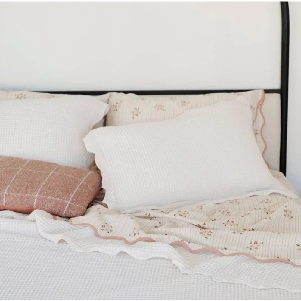 Gathre Ivory Scallop Waffle Quilt Set Twin Bedding White Cream Textured Sham